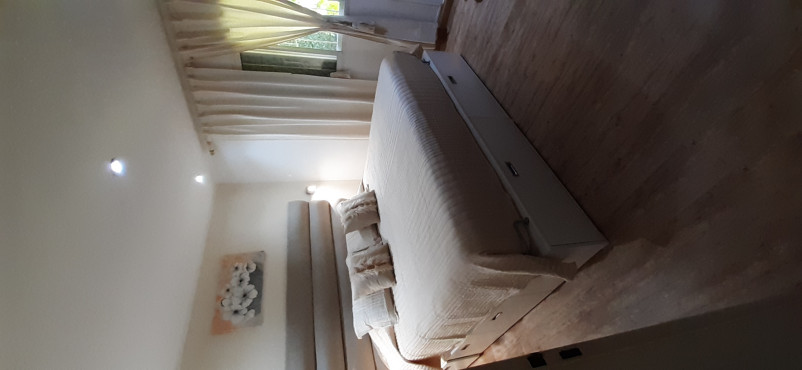 Fabiana Andrea - DORMITORIO SOÑADO CUBRECAMAS PIE ALMOHADONES CORTINAS DE AMBIENTE 